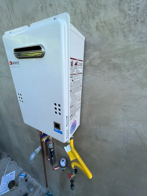Tankless water heater installation for Scurry homes